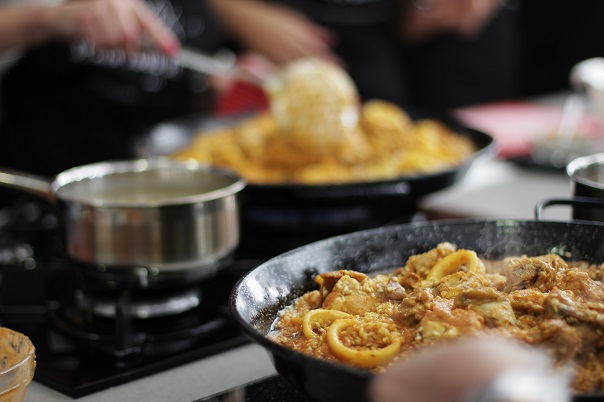 paella cooking class malaga