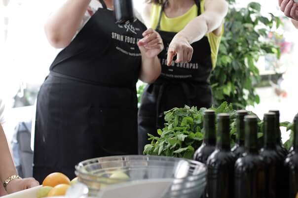 teamwork in our cooking courses