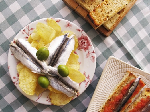 white anchovies in vinegar