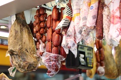 jamones y chorizos mercado malaga