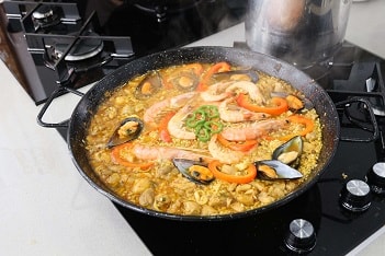 Meeresfrüchte paella kochen