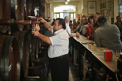 ruta de tapas y vinos en malaga