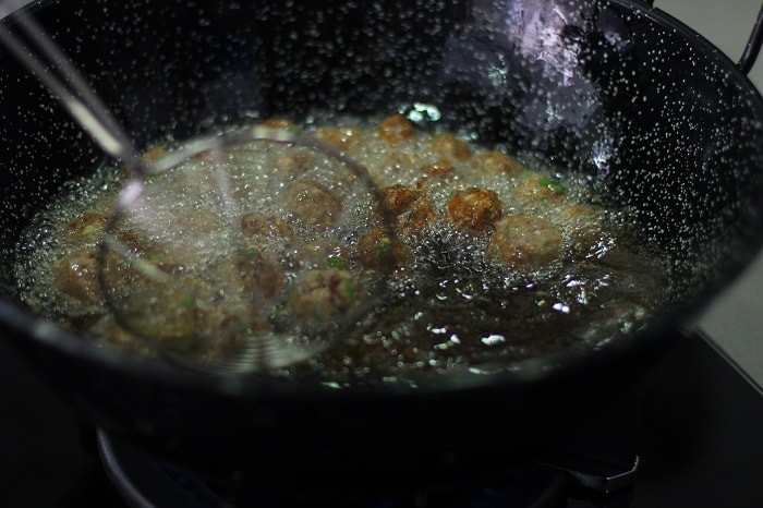 frying the meatballs