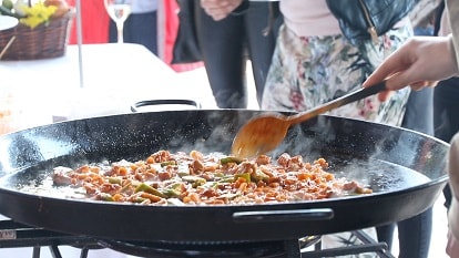 paella cooking challenge in malaga