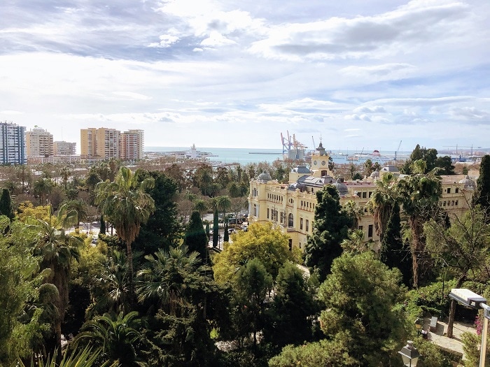 subida al castillo de gibralfaro malaga jardin de puerta oscura muelle uno malagueta