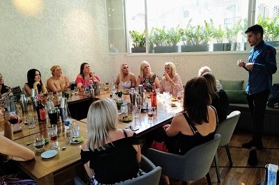 bartender teaching how to make cocktails in malaga