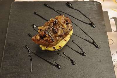 tapa de lomo de cordero con cebollitas y pasas tapa de lomo de cordero con cebollitas y pasas